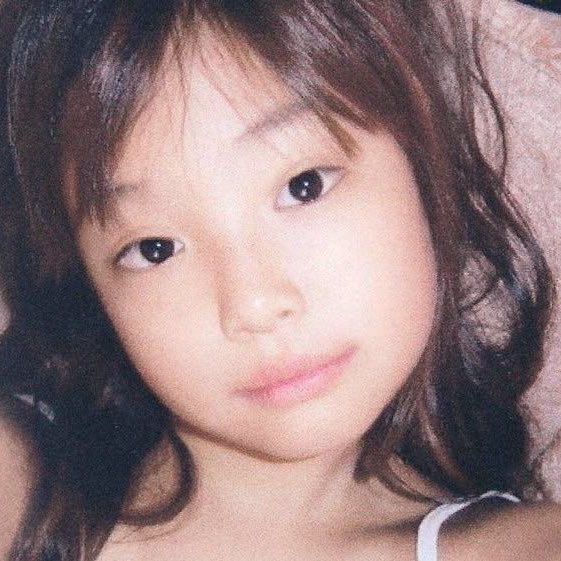 baesweb's tweet image. jennie is literally the older version of herself