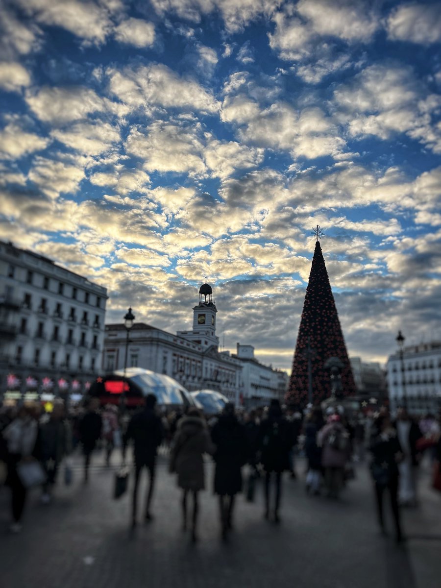 Estaba hoy el cielo en Sol...
