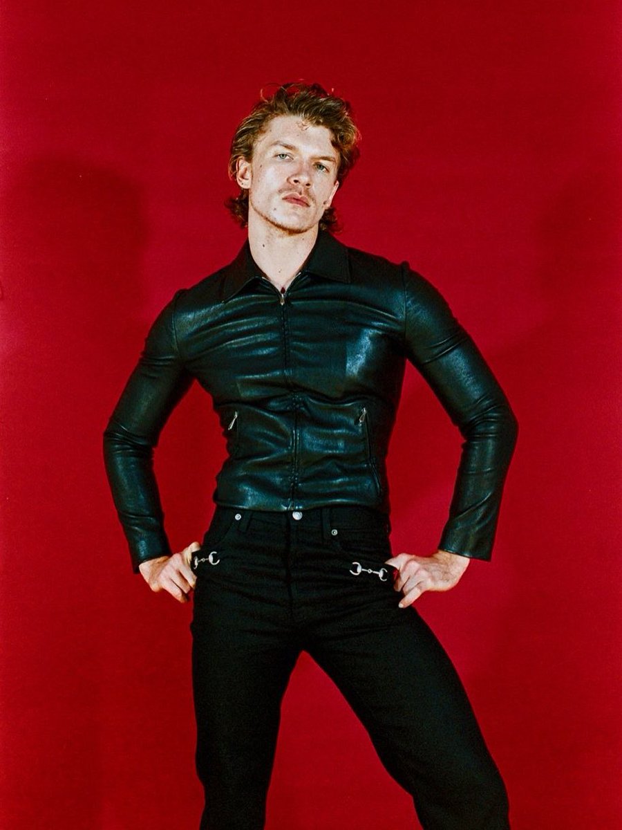 waynesbats's tweet image. HES SO FAB…..