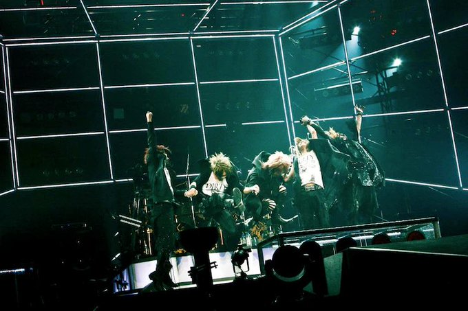 BRClub_GazettE's tweet image. [26/12/2010]  
Há 15 anos The GazettE realizava seu primeiro One-man  no Tokyo Dome, "Nameless Liberty Six Bullets" ❤️ Realizando mais um sonho da banda e mostrando que eles ainda tinham [e tem] muito a conquistar!