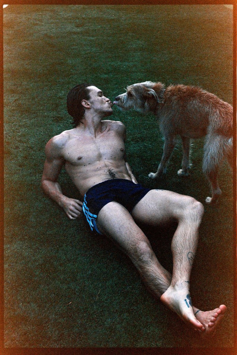 starozanov's tweet image. this is SOOOOO shane taking a picture of ilya &amp;amp; anya