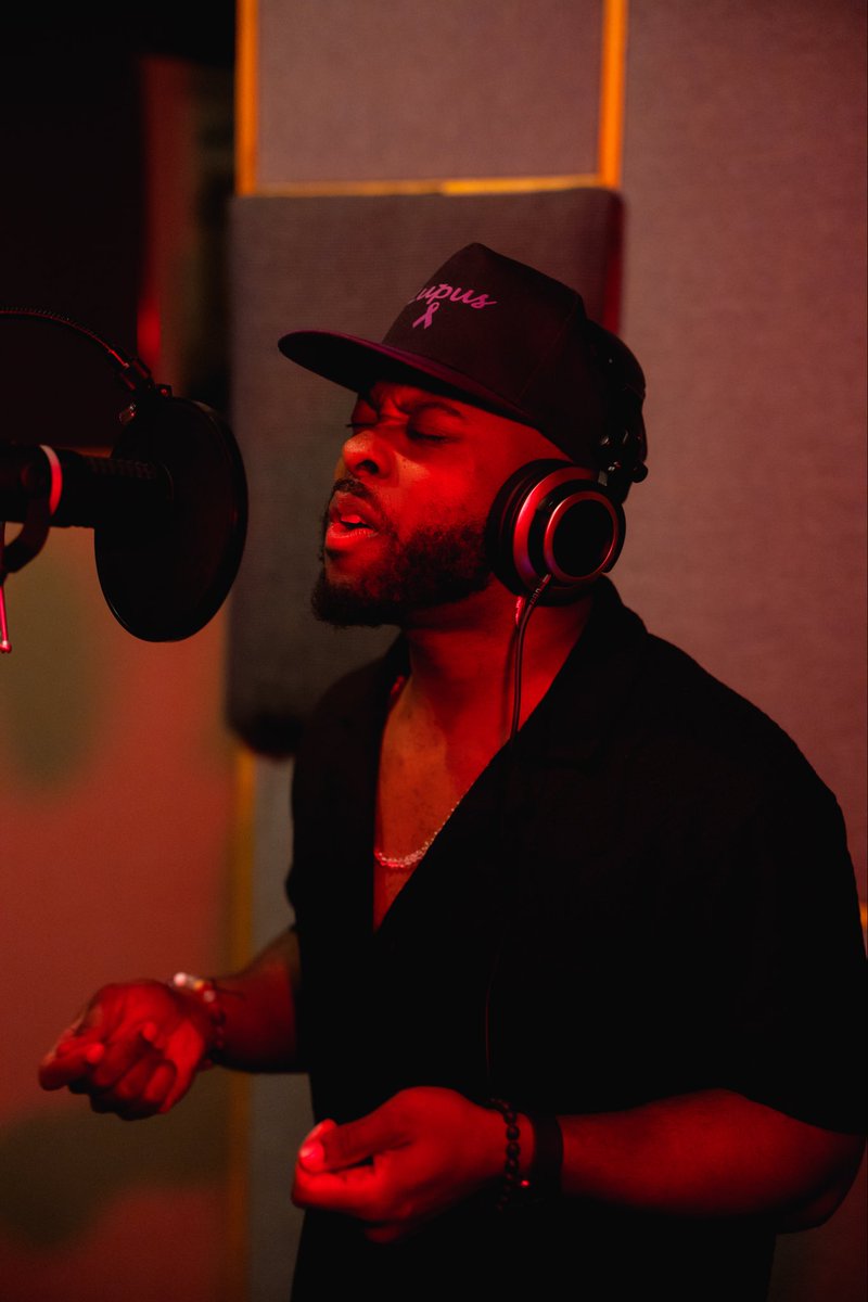 To anyone that let me sing or write on their song this year… Thank you for including me in your art! 

Whether full song, a chorus, a verse, a demo, a piece of content, etc… I’m grateful 

📸 @camcam_2014 

#montezg #gratitude #studio