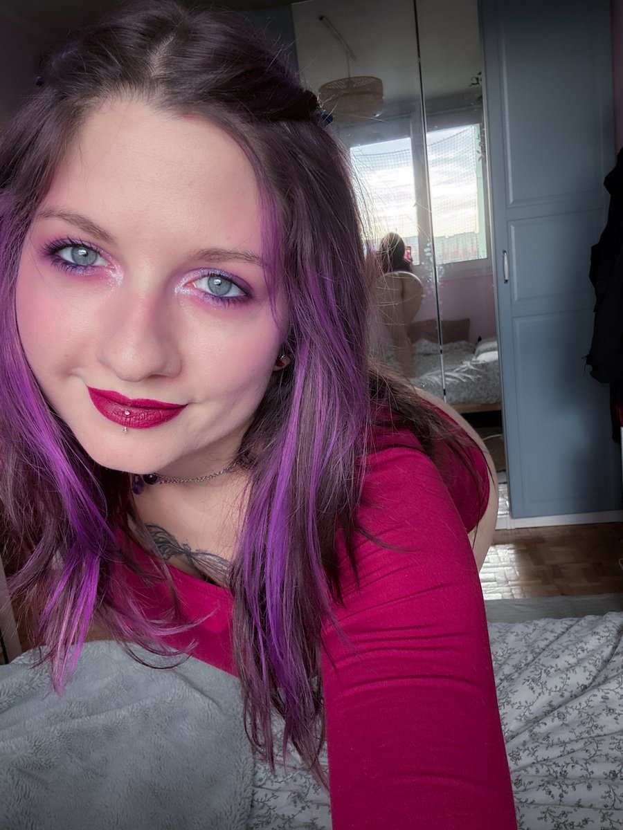 UwuLunaFern's tweet photo. I heard you’re into Goth girls https://t.co/KTIOT6eSCS