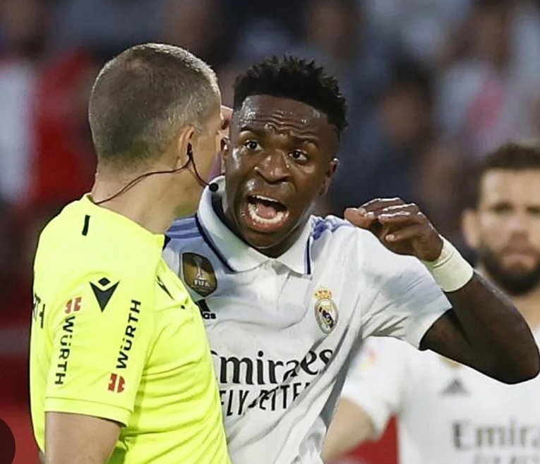 DatosSevillista's tweet image. Eres un cobarde.  Lo peor es que lo sabes.

No te hemos visto esos aires de juez con estas imágenes...

Lecciones de civismo a tu casa,  @PavelFdez