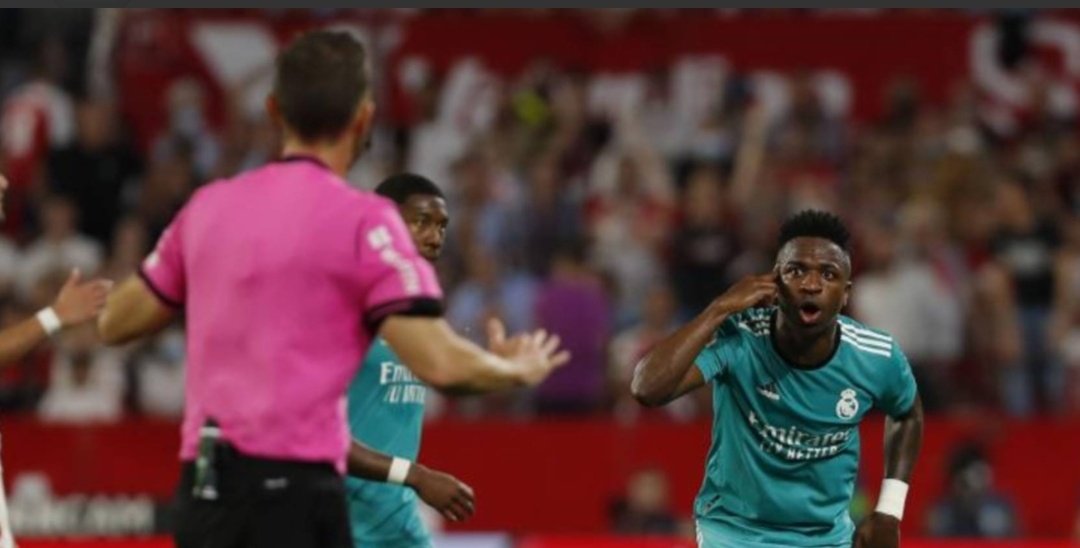 DatosSevillista's tweet image. Eres un cobarde.  Lo peor es que lo sabes.

No te hemos visto esos aires de juez con estas imágenes...

Lecciones de civismo a tu casa,  @PavelFdez