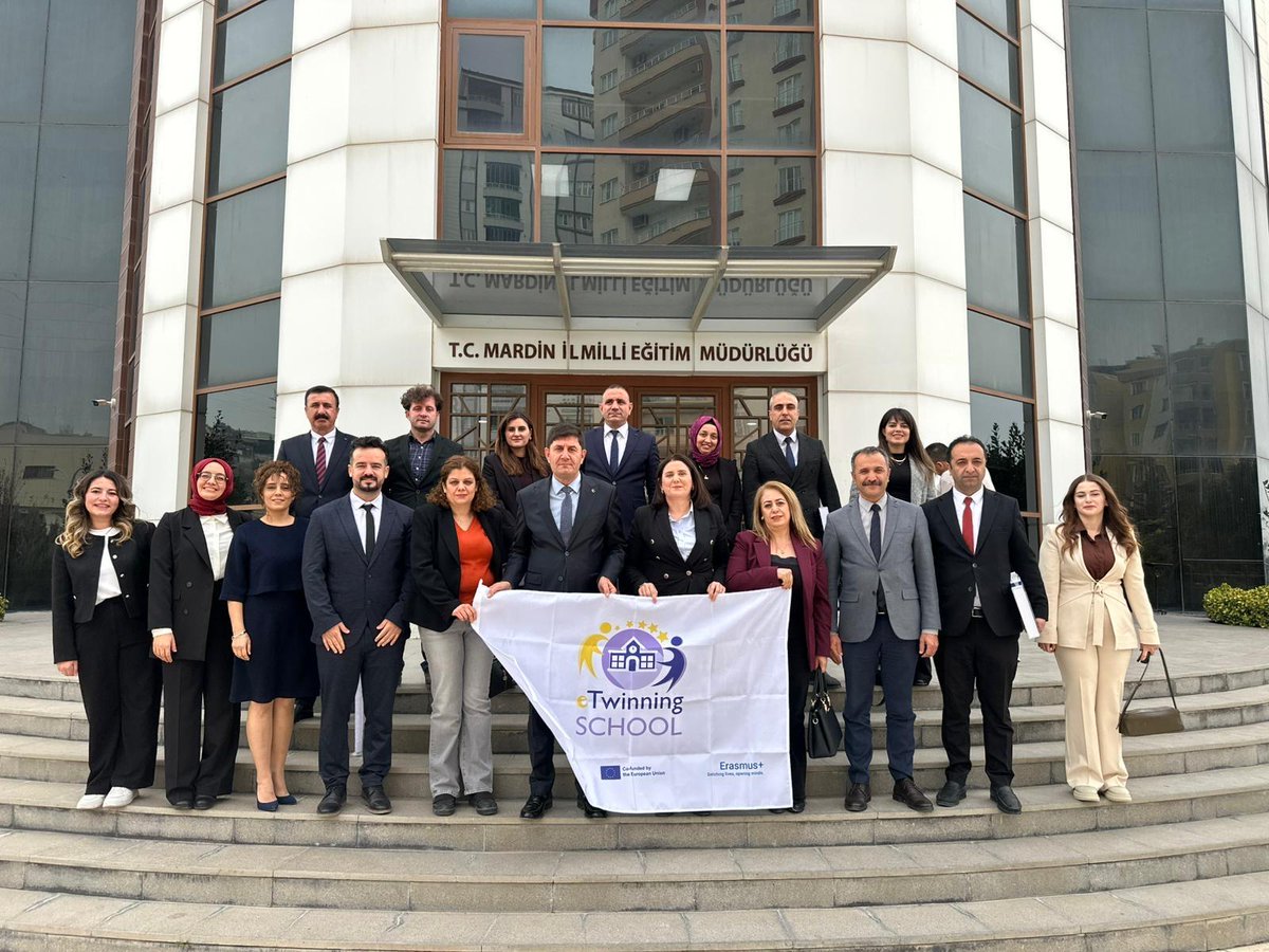 İl Milli Eğitim Müdürlüğümüz koordinesinde düzenlenen törenle, 2025–2026 Dönemi "eTwinning Okulu Etiketi" sahiplerini buldu.
İlimiz genelinde bu prestijli etiketi almaya hak kazanan 6 okuldan 2’sinin ilçemizden olması bizleri gururlandırdı. 

📍 eTwinning Okulu Etiketi Alan