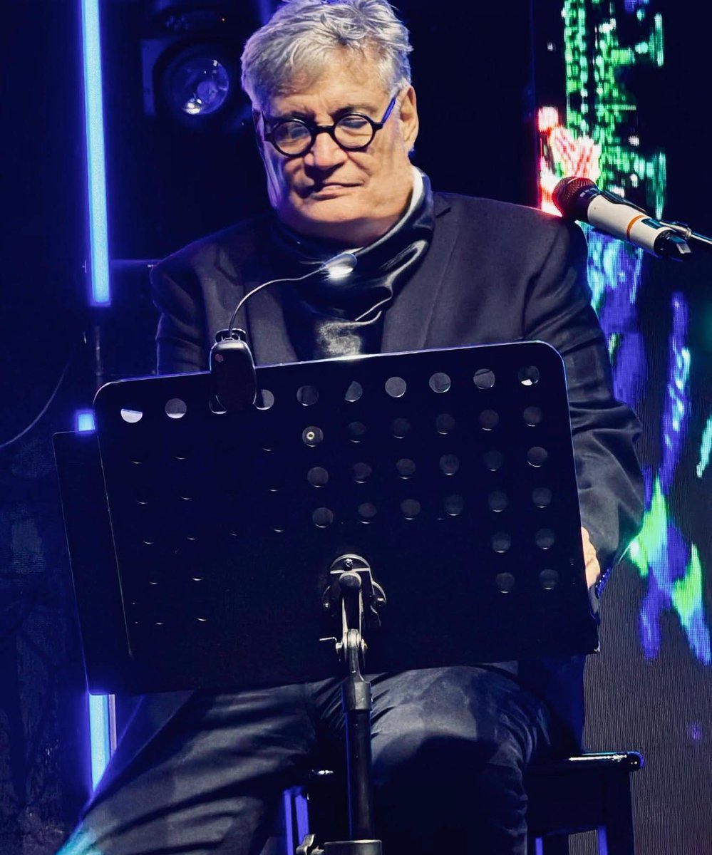 La banda sonora de mi generación tiene mucho de un talentoso creador, entrañable amigo y grande de #Cuba: Amaury Pérez Vidal, músico, poeta, narrador, productor, director, presentador, artista en el sentido ancho y profundo de la palabra.

Felicidades en sus juveniles 72 años.