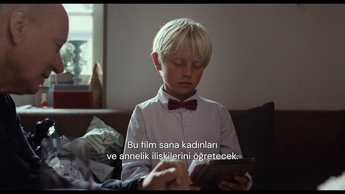 MANEVİ DEĞER, dağılmanın ve yeniden bir araya gelişin hikayesini içtenlikle resmediyor.

Joachim Trier'in son filmi şimdi sinemalarda. 💙