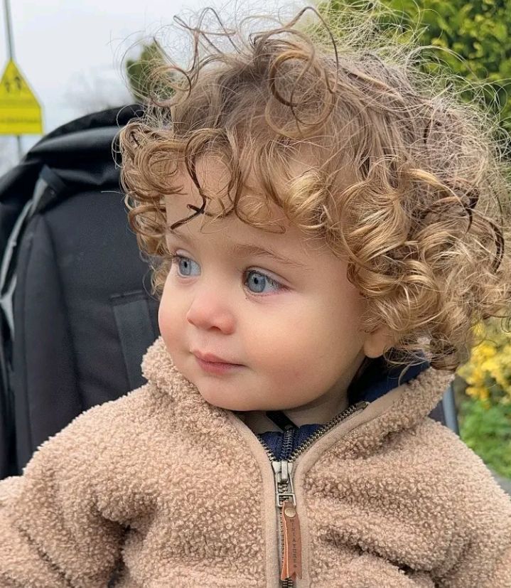 Kara kaşımdan kara gözümden utanmadan doğurmayı düslediğim bebis