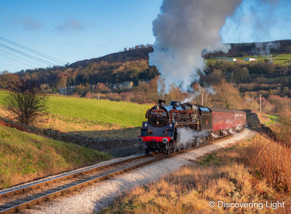 Evening all hope you've had a good day today ?I'm just packing for a week away in the Wolds doing not much! Today was lazy, spent down at the railway. Here's the steam service heading up towards Oakworth Station :)