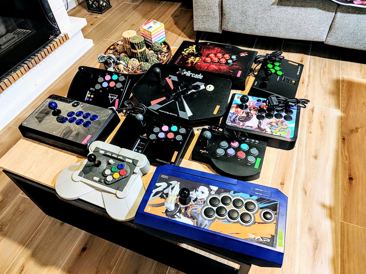 Bueno, hoy la fotógrafa ha terminado la última sesión. Hemos pasado el día etiquetando y creando el índice para el libro