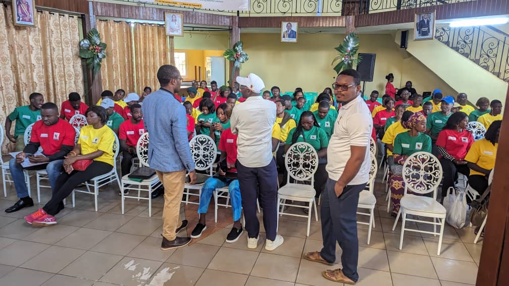 kouotouleo's tweet photo. Fier d'avoir animé le Module 1 du Bootcamp #CNPBM x @EdukMedia ce 24 déc à Ydé 4 🇨🇲. Échanges avec 200 jeunes sur le #VivreEnsemble comme rempart aux discours de haine en ligne. Satisfait de voir cette jeunesse engagée pour la paix numérique ! 🤝📱🛡️
#StopHateSpeech #Cameroun https://t.co/WrCpJvniYw