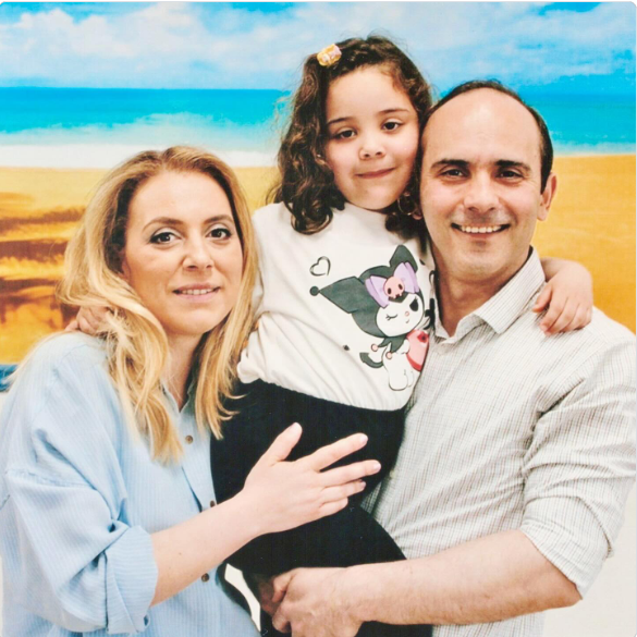 Şehir plancısı <a href="/tayfun_kahraman/">Dr. Tayfun Kahraman</a> MS hastasıdır ve hapishanede bakımı mümkün değildir. Anayasa Mahkemesi kararları derhal uygulanmalı ve bu amansız hastalıkla mücadele eden Tayfun bey, tedavisine ailesinin ve yavrusunun yanında devam etmelidir. Kamuoyu ve yargı ,Tayfun bey'in