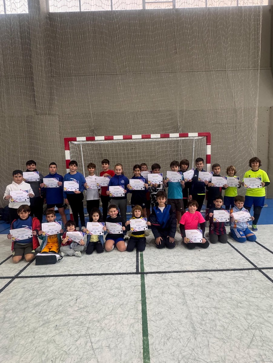💙 Se baja el telón de las jornadas de tecnificación

🙌 Las sonrisas de niños y niñas lo dicen todo: ha sido un éxito.

🔹 Balón, pista e ilusión para seguir creciendo.

😊 Gracias por hacerlo posible.

#GoBlues