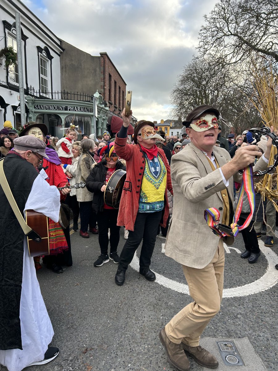 ivanabacik's tweet photo. Our great annual #Sandymount tradition - fantastic Stephen’s Day festivities with the WrenBoys !

⁦@SAMRASandymount⁩ ⁦@newsFour⁩ ⁦@Sandymount1952⁩ https://t.co/d9fcp9cbaK