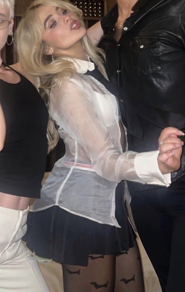 sabatouille's tweet photo. #finewoman 🫦 @SabrinaAnnLynn https://t.co/0ZELwDh2jO