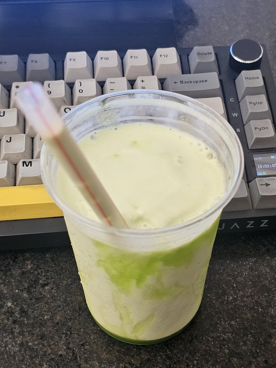 ilcpoligonal's tweet photo. Meu irmão trouxe um belíssimo Milkshake 100% limão, como o tio aqui gosta. https://t.co/yypyB1Je4W