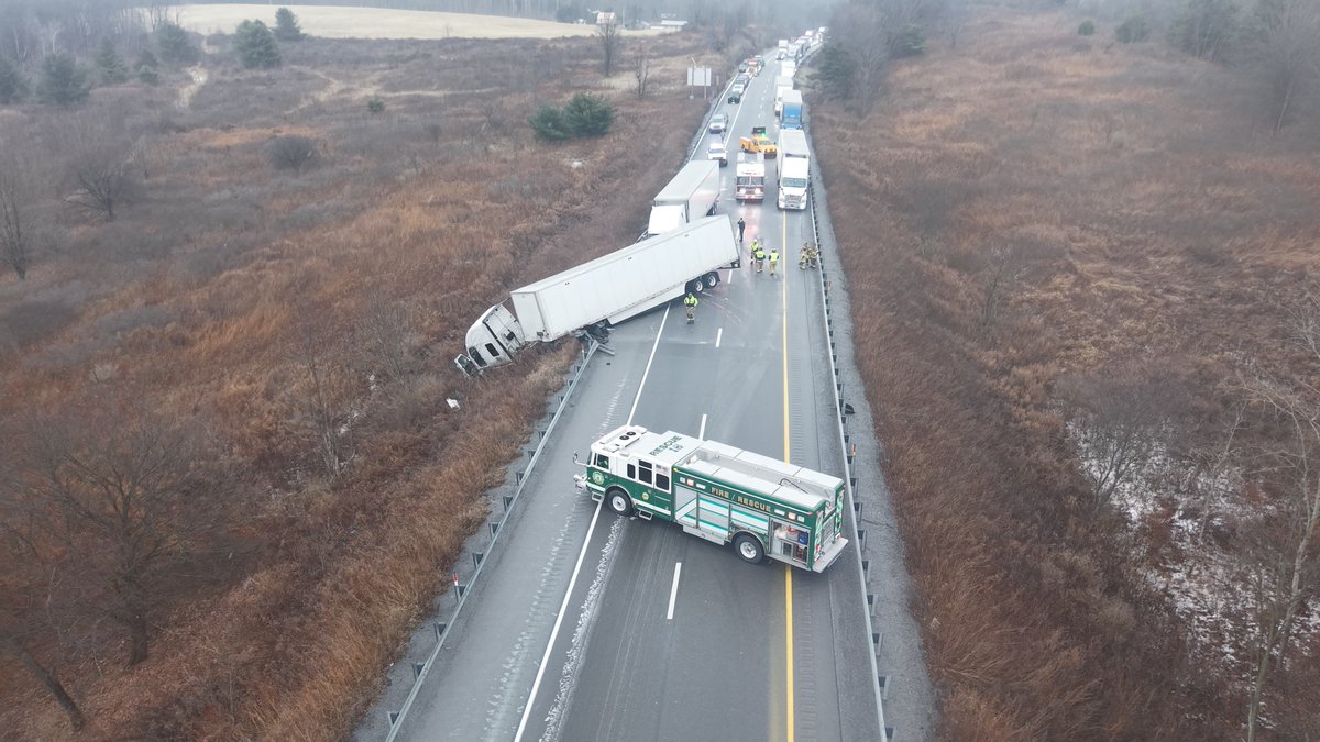 AaronRigsbyOSC's tweet image. Major issues stacking up along i80 near Clearfield, Pennsylvania as crippling ice storm is underway. Multiple semis jackknifing have shutdown multiple sections of Westbound lanes and multiple vehicles are spinning out. #icestorm #PAwx