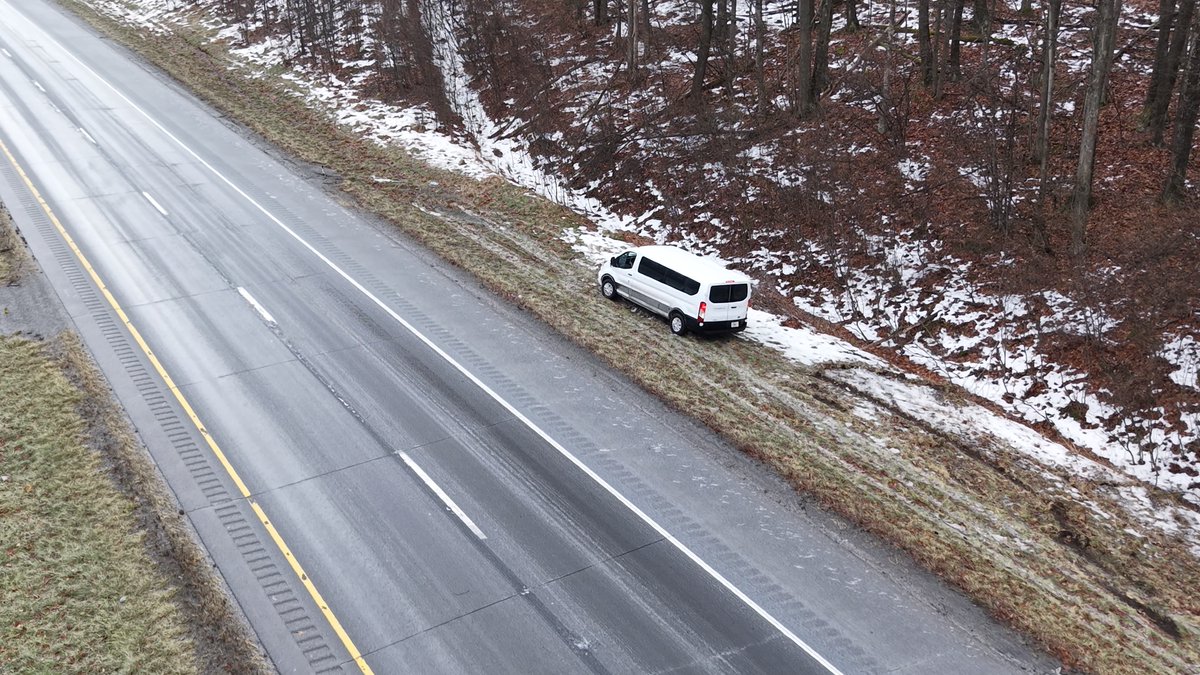 AaronRigsbyOSC's tweet image. Major issues stacking up along i80 near Clearfield, Pennsylvania as crippling ice storm is underway. Multiple semis jackknifing have shutdown multiple sections of Westbound lanes and multiple vehicles are spinning out. #icestorm #PAwx