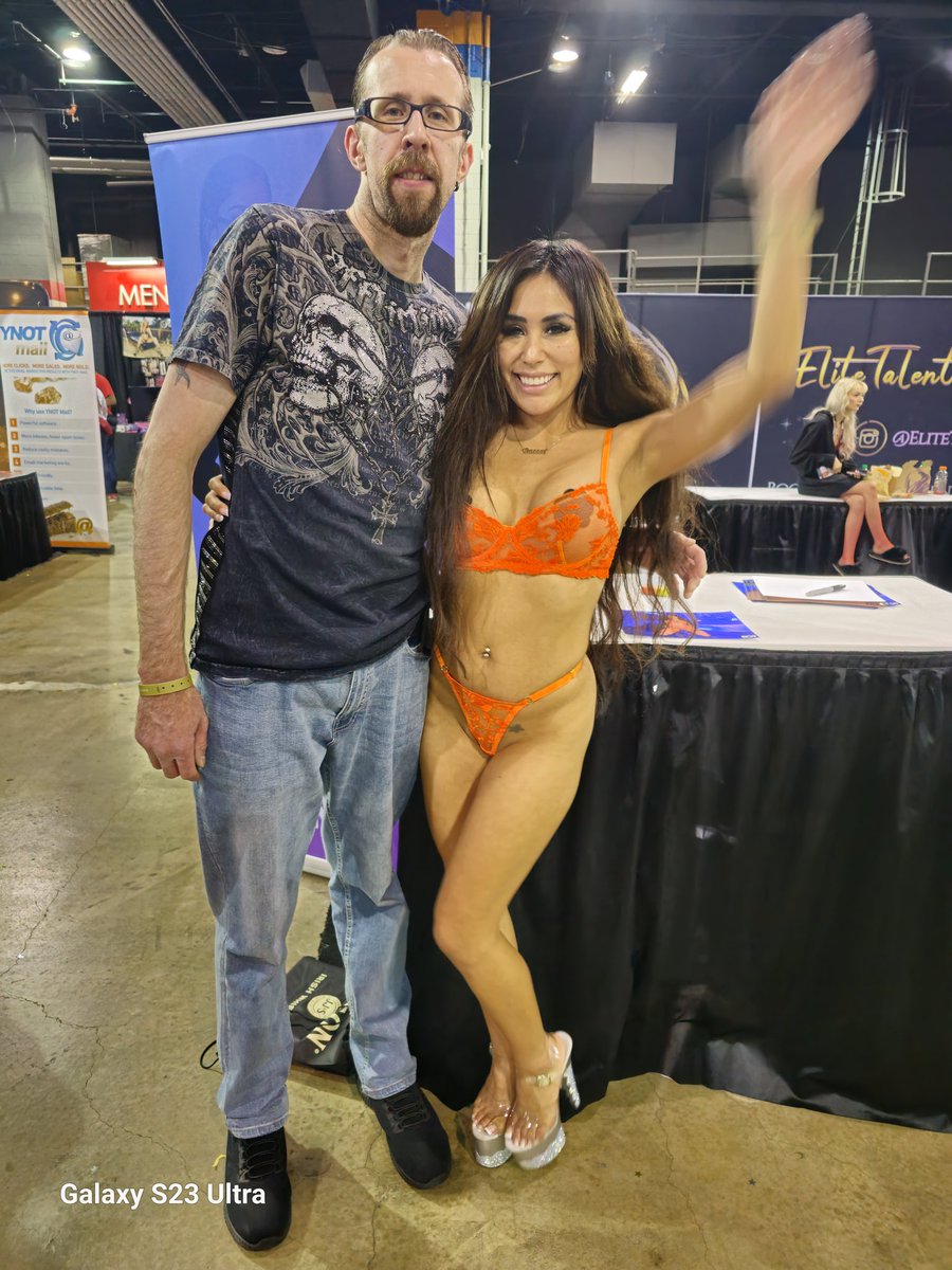 Everyone help me out and wish this amazing lady <a href="/Jena_LaRose/">Jena LaRose 🦉</a> a very happy birthday. I am honored to get know u and seen how much u had grown in the industry happy birthday jena hope all ur wishes come true on ur special day enjoy and celebrate well