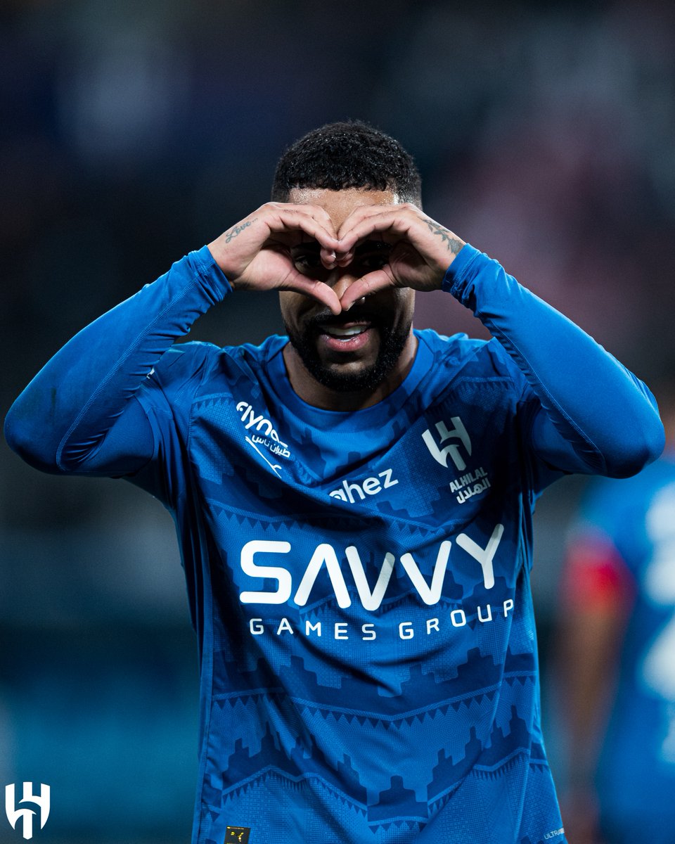 أنتم وسط القلب والعين 🤩💙