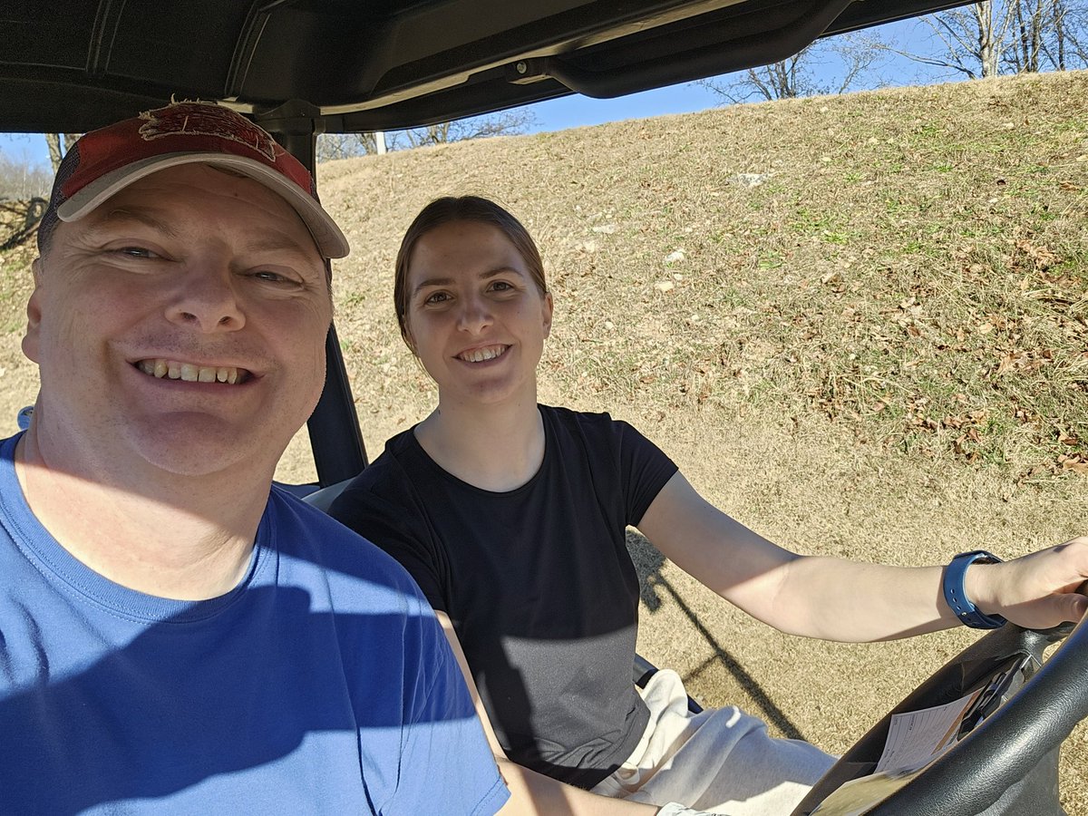 dstanley9's tweet photo. @kathleenmadigan Golf in Missouri on Christmas in a tee shirt? Why not? https://t.co/bMDTl1KztX