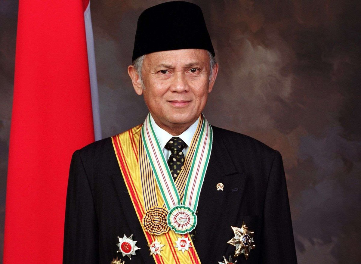 Fountaine30's tweet photo. It has been brought to my attention that this "FDI" consist mostly of nickel smelter,

which creates fewer jobs.

So I would like to apologize....

FOR NOT GIVING A FUCK, because this is good, actually.

Because  "The Habibie Trap"

Yes, that Habibie

Hol on, stay with me now 👇 https://t.co/1mpG01KwW9