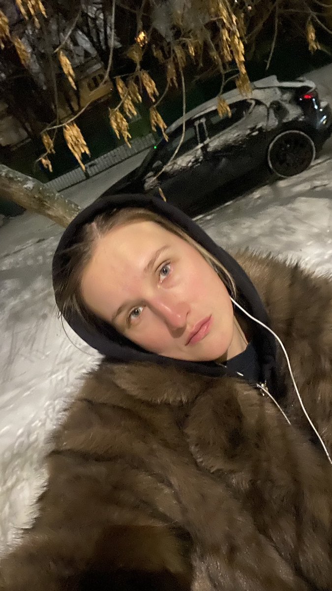 Шла из зала, заиграл этот трек, почувствовала что мне 17 и загрустила