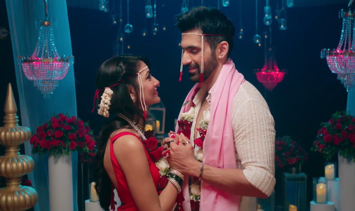 itsritian's tweet photo. Happy anniversary to Mr&amp;Mrs Ahuja♥️🎊
When they celebrated their love just the 2 of them by giving promises to stand &amp; be with each other forever🥹❤️
the most precious and special couple ever💘✨

#SritiJha #ArjitTaneja #AmVira #SriJit #KaiseMujheTumMilGaye https://t.co/NPRCivknZu
