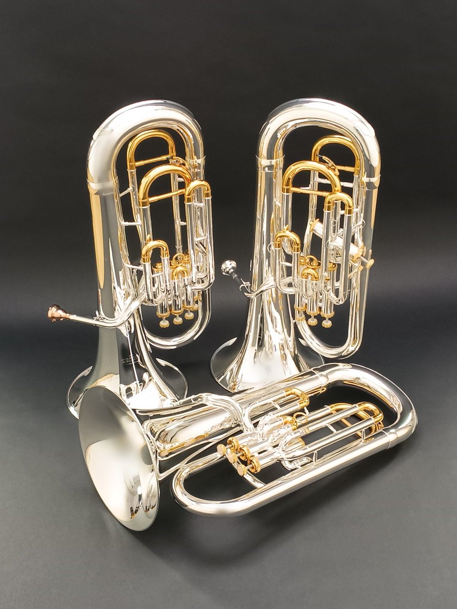 このモデル、構えた時にウィルソンのように楽器が近く、フィット感抜群