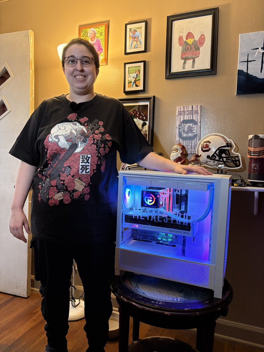 Today, we met up with Rachel, a U.S. Army Veteran from South Carolina who received a FREE Gaming PC from REGIMENT! 🇺🇸 

Shoutout to <a href="/playmetalstorm/">Metalstorm</a> &amp; <a href="/Brparadox/">Paradox Customs</a> for teaming up with us on this! 🫡