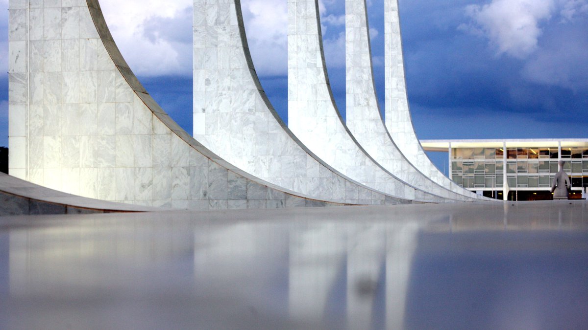 ⚖️ STF determina prisão preventiva de Silvinei Vasques após fuga do Brasil. Na decisão, o ministro Alexandre de Moraes aplica a jurisprudência do Supremo que recomenda a prisão quando há fuga do distrito da culpa: bit.ly/silvinei-vasqu…

#PraTodosVerem: contém descrição da
