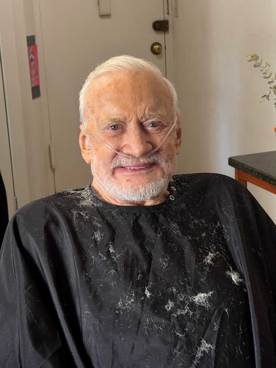 AldrinFamilyFdn's tweet image. Thanks to all who reached out to our dad Buzz this holiday season. We shared a wonderful Christmas together. We look forward to having him closer to us in a beautiful new home with panoramic views of the city and ocean. Wishing you all a Happy New Year —Jan &amp;amp; Andy Aldrin