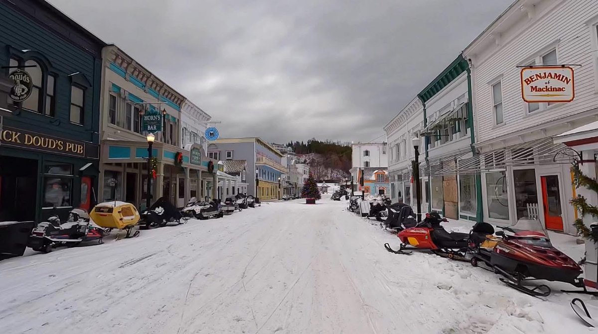 MustangLounge's tweet image. Downtown Mackinac Island
