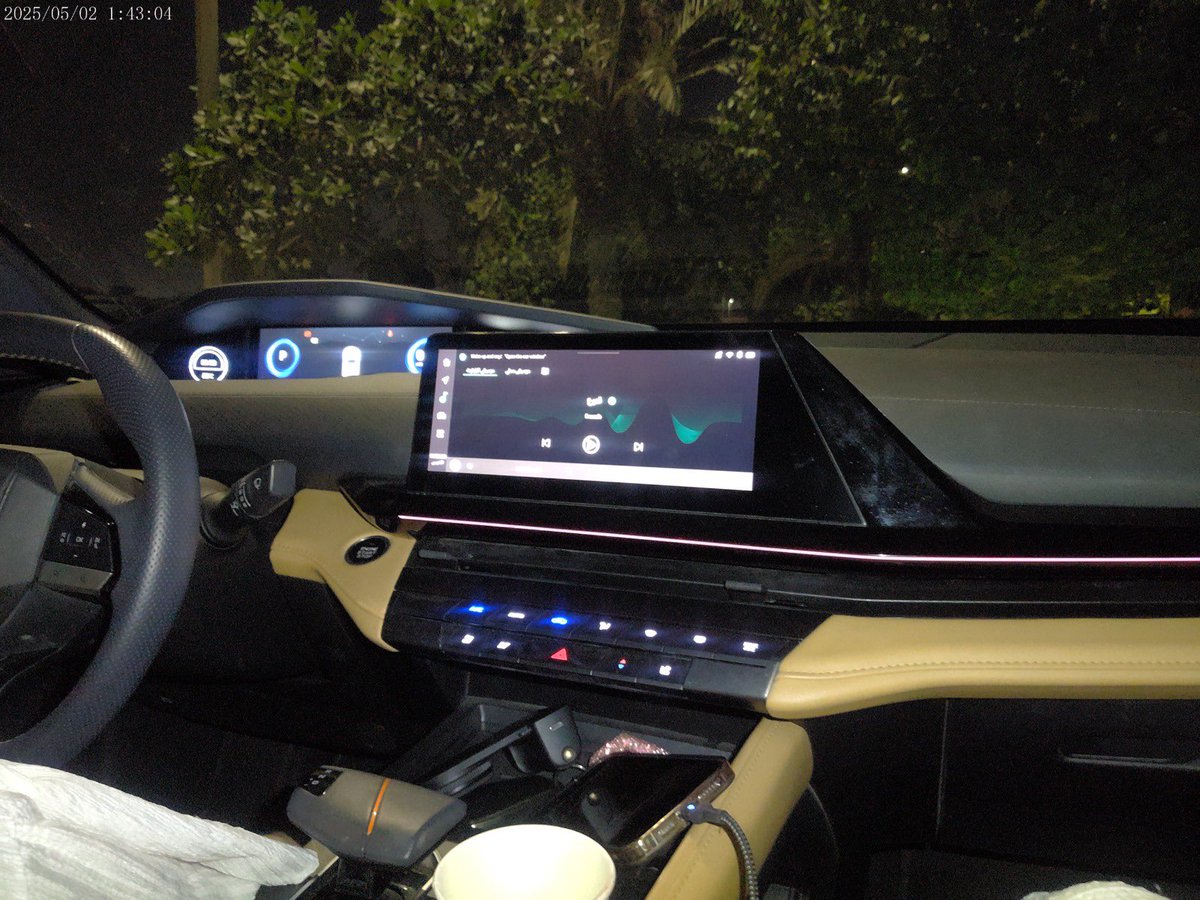 Quitlli's tweet image. 