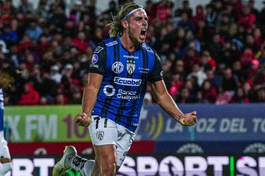 Quien ponga sobre $3 millones se lo lleva. 

El fútbol es un negocio.