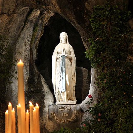 Sachinettiyil's tweet image. A fire erupted in the crypt of the parish church in Lourdes on Friday morning, December 26, and preliminary investigations indicate that arson is suspected.

Info: CNews
