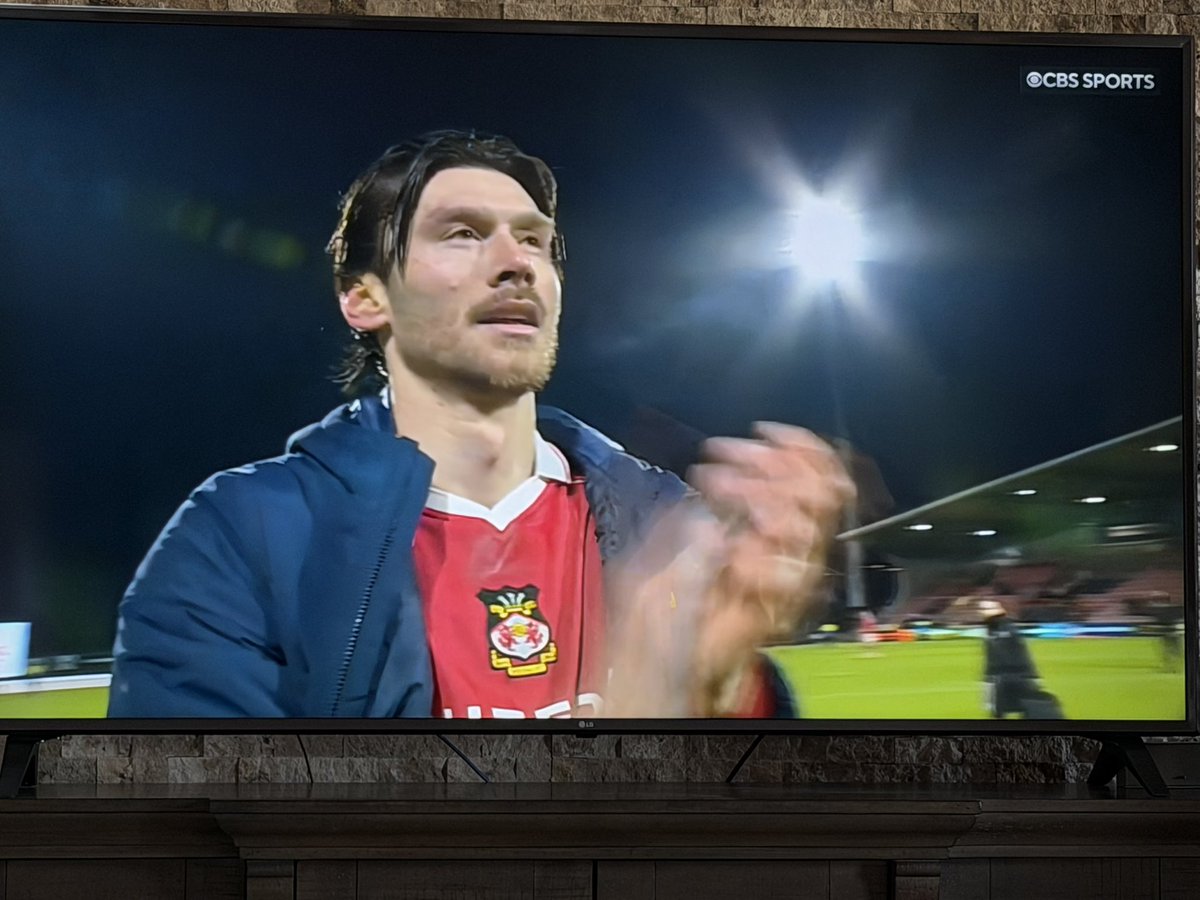 PeterMooreUSA's tweet image. Boxing Day football at its unhinged best! 3-1 down @Wrexham_AFC comes back to win 5-3 . No script, or logic, just chaos, courage, and goals flying in everywhere! This is why we love the game. Long live Christmas football.