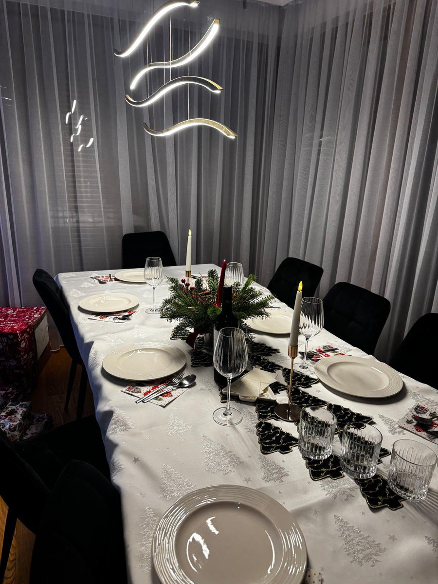 Wesołych świąt 🎄💫🎁🫶🏻

Ten czas tak szybko leci …odpoczywajcie