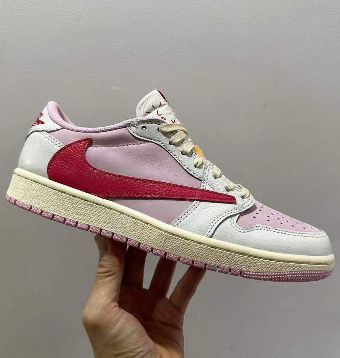 SnkrCap's tweet image. these are the two real colorways