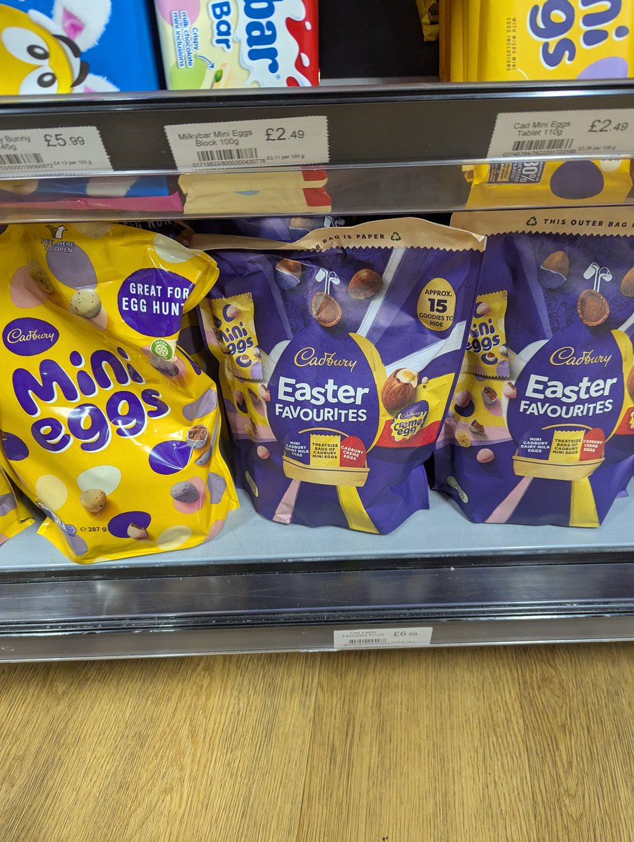 Crash' the High-Fiving Rescue Cat Is 2023 Cadbury Bunny, image size:904x1200