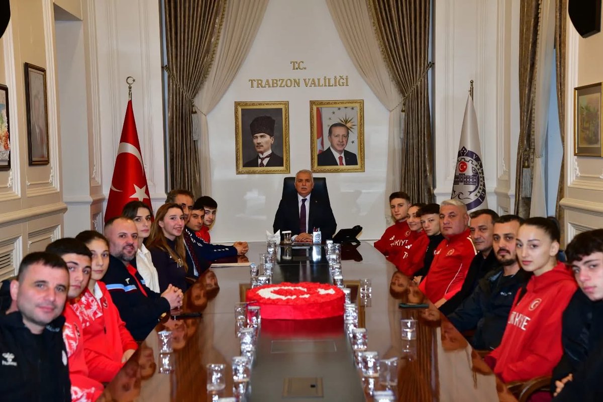 Trabzon Valimiz Sayın Aziz Yıldırım, uluslararası başarı elde eden sporcularımızı makamında kabul etti. Destekleri ve nazik kabulleri için teşekkür ederiz.
