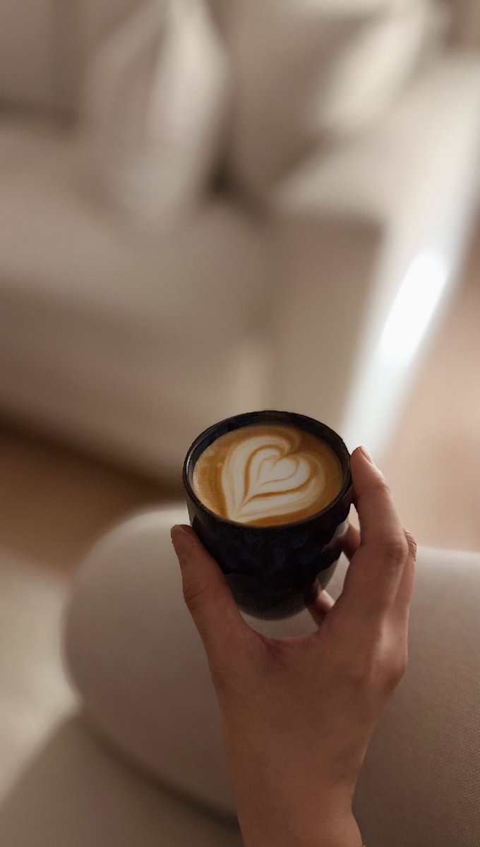 ٠

من أسمى صور اللطف ...

أن تجنب غيرگ وخز الإحساس الذي أوجعگ
فلا تهدي سواگ مرارةً تجرعتها يومًا 💔

٠