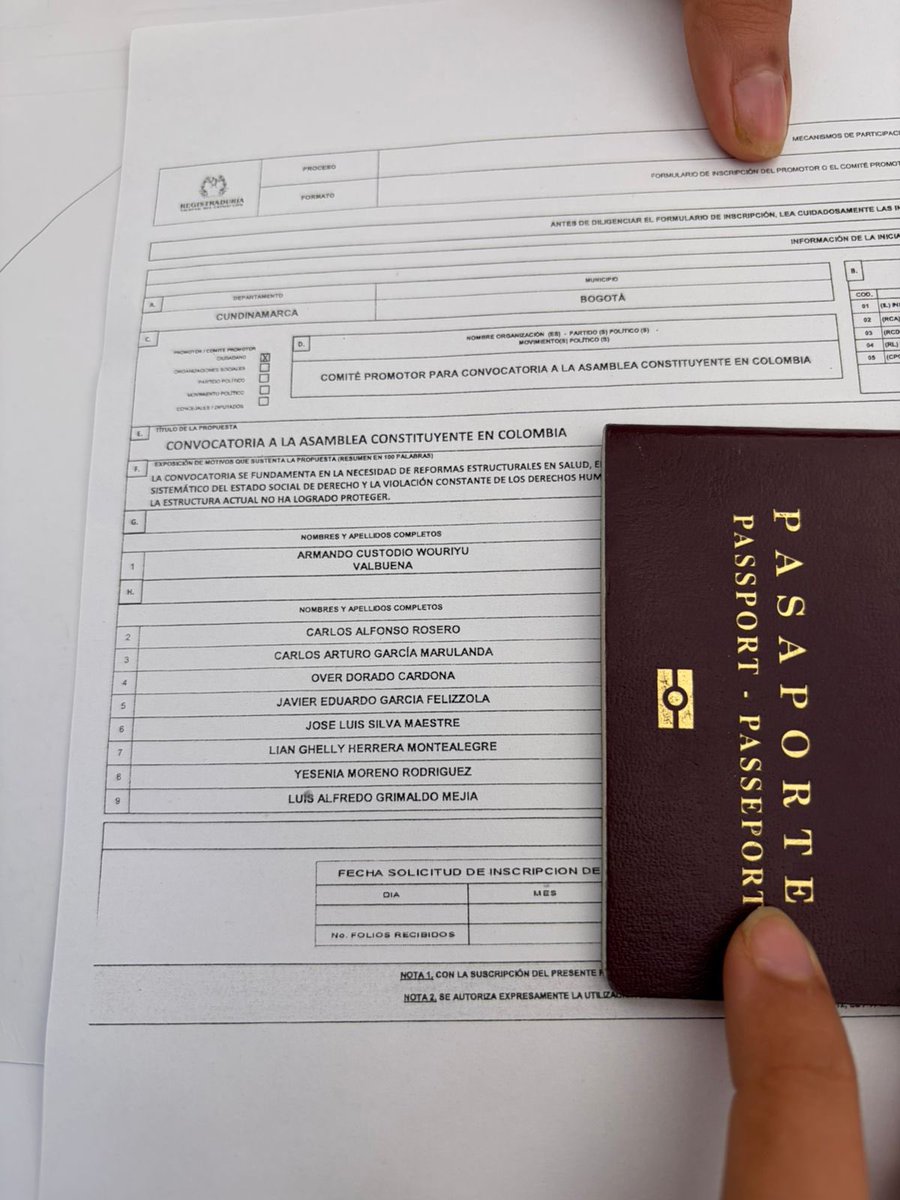 Estos son los ciudadanos que radicaron el comité promotor para convocar la Asamblea Constituyente. En el evento estuvo el ministro de Trabajo, Antonio Sanguino, quien afirmó que el gobierno del presidente Petro respalda la iniciativa.