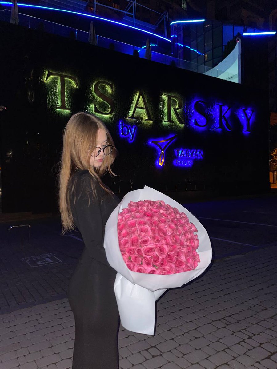 Moni259952's tweet photo. Born for flowers🤭🌹 https://t.co/C69xzaielD