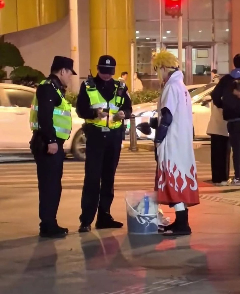 NarutoDaily_'s tweet image. Even the yellow flash can’t escape a ticket😂