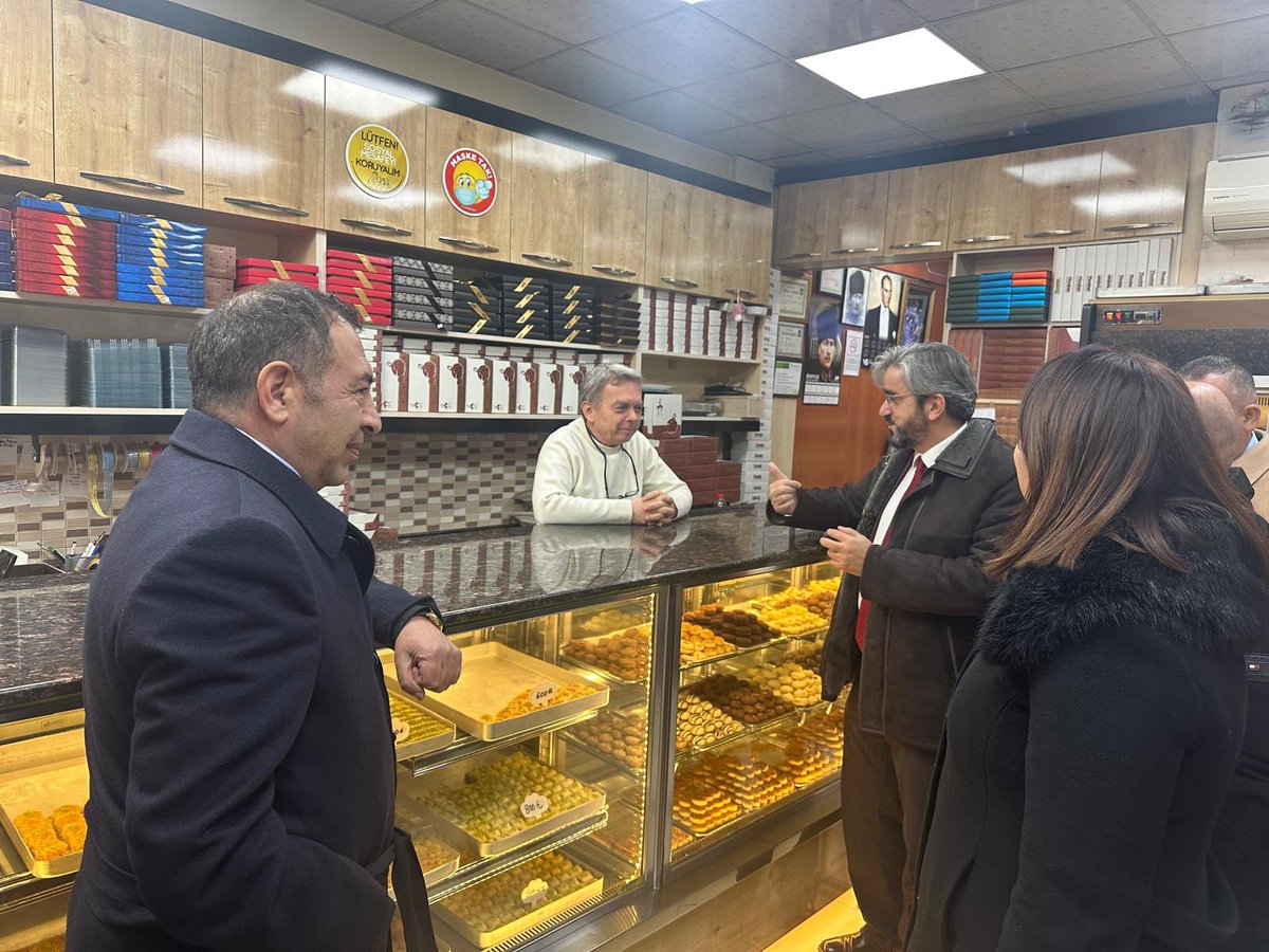 Bugün Niğde’de Genel Başkan Yardımcılarımız Zeynep Sudan Hanımefendi ve Seyit Karaca beyfendi ve Halkla ilişikler başkan yardımcımız Eşref Dağ beyfendi ile birlikte esnaf ziyaretlerinde bulunduk. <a href="/zeynep_sudan/">Zeynep Sudan</a> <a href="/KaracaSeyit/">Dr.Seyit Karaca</a> <a href="/mevlutgumus51/">Mevlüt Gümüş</a> <a href="/alibabacan/">Ali Babacan</a> <a href="/devapartisi/">DEVA Partisi</a>