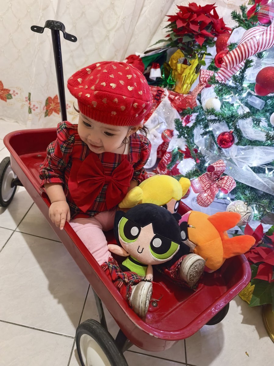 fatiwen's tweet photo. Santa ☺️ me encanta la expresión de mis bebes! ( Adri y Brau me ganaron ni foto alcance a tomar jajajaj) https://t.co/yXA5znpe5G