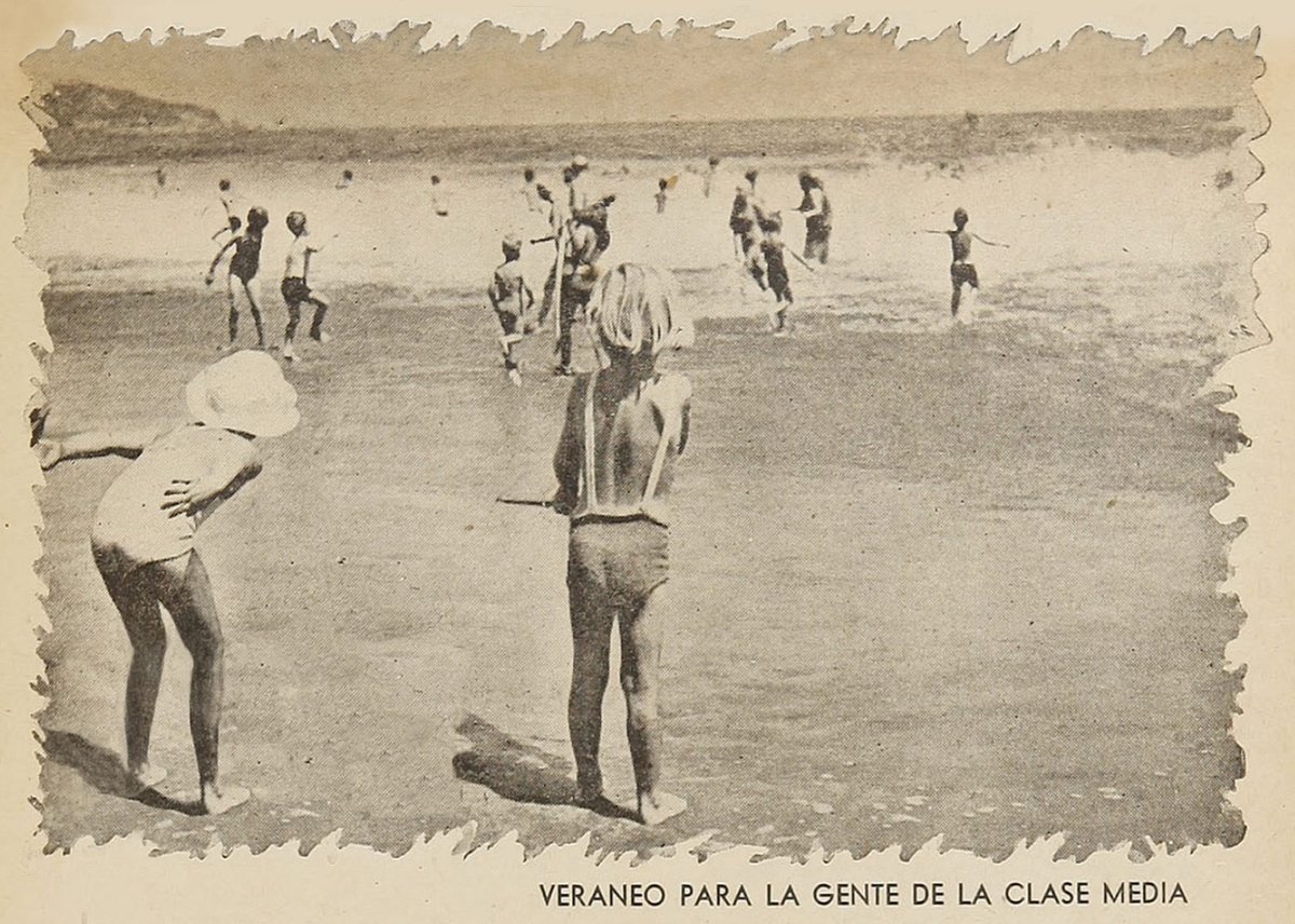 La Playa Amarilla de Concón, año 1951. "Veraneo para la gente de clase media". 

Revista en viaje, el medio de difusión de la Empresa de Ferrocarriles del Estado.