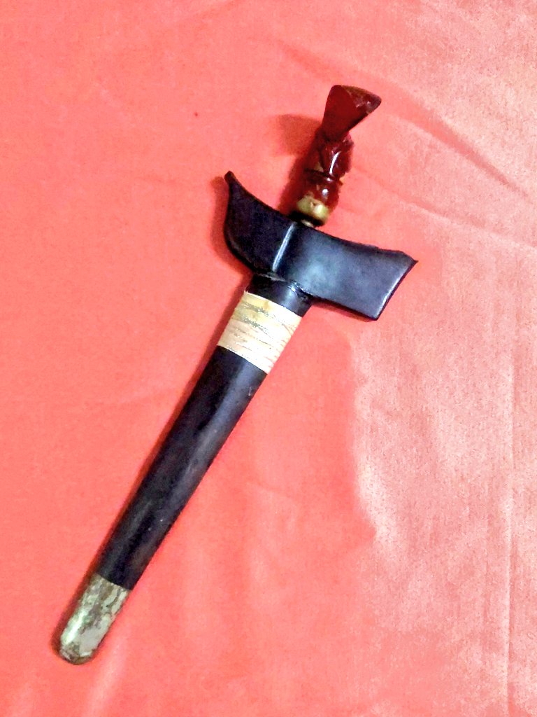 FFarasu's tweet image. Keris Bugis Luk 7, saiz selengan 
Bilah antik.
Aksesori hibrid.
#Heritage #Malaysia #keris #melayu #Mystic #art #Culture